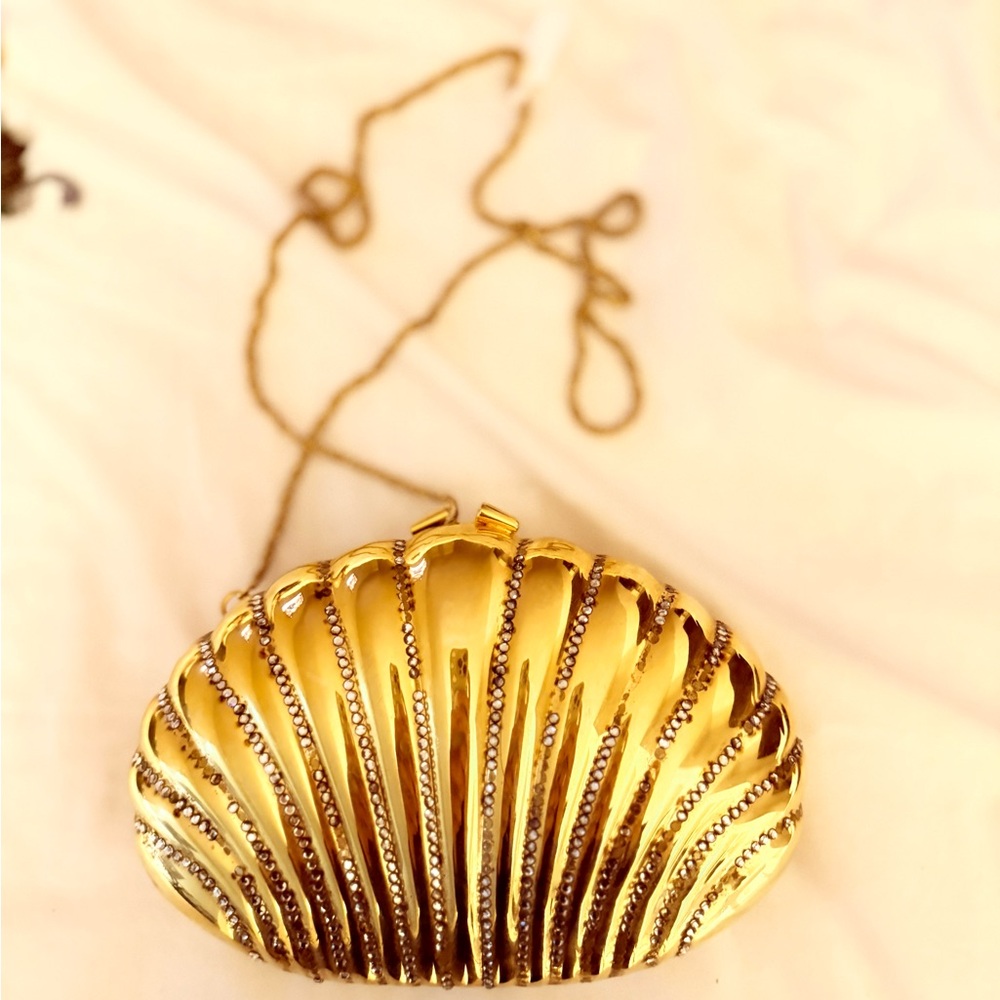 Clam Purse
